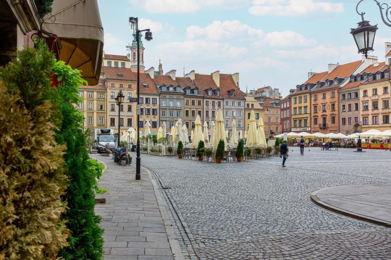 On The Square By Renters Varšava