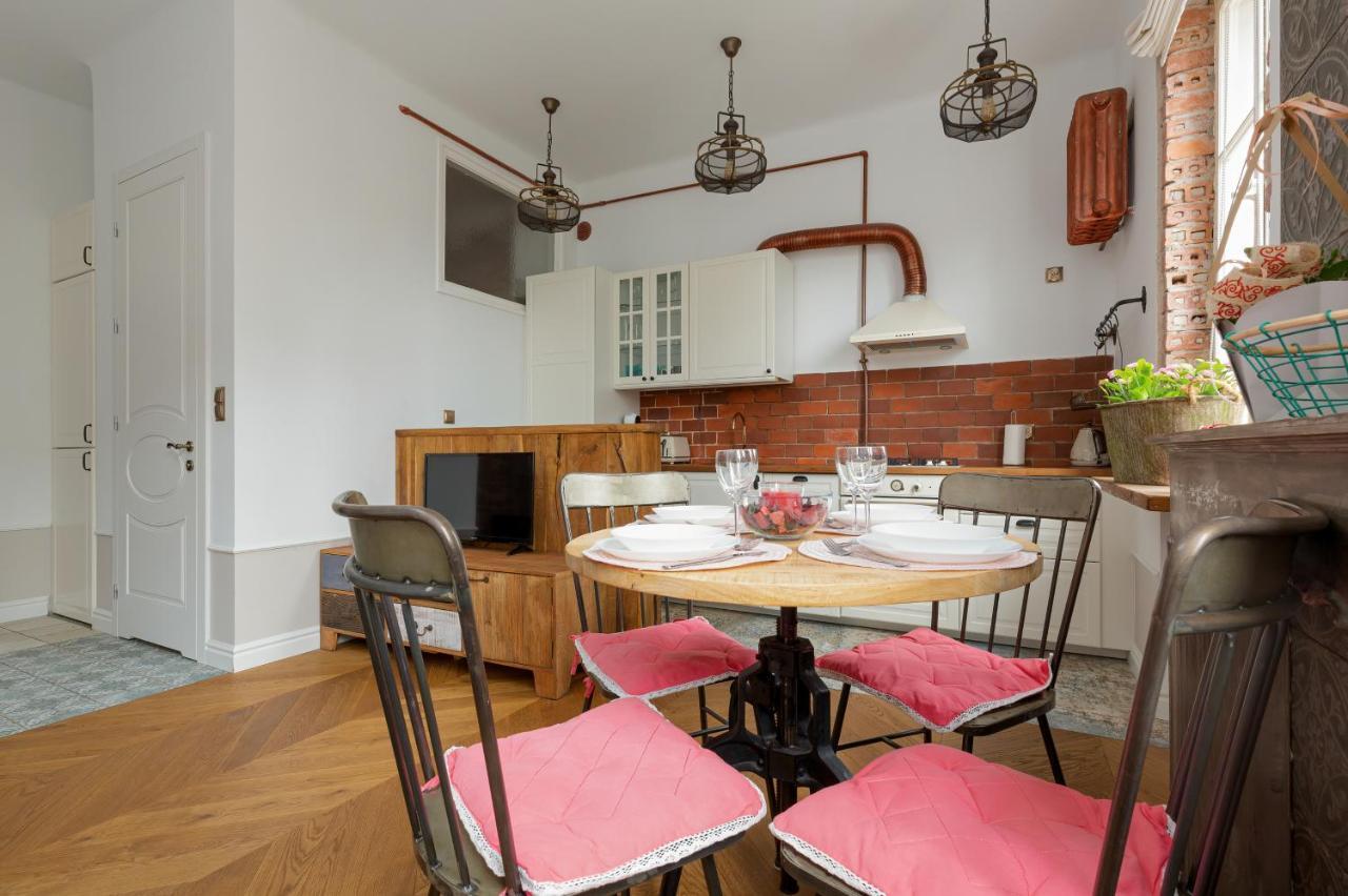 On The Square By Renters Apartmán *